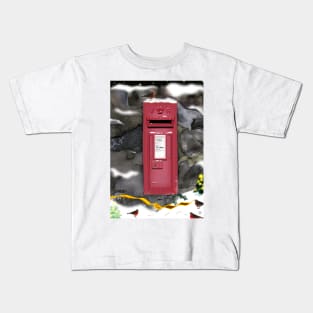 Traditional Red Post Box Christmas design Kids T-Shirt